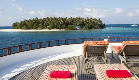 Vue d'un atoll maldivien à bord du bateau de croisière plongée Dune, le Théia
